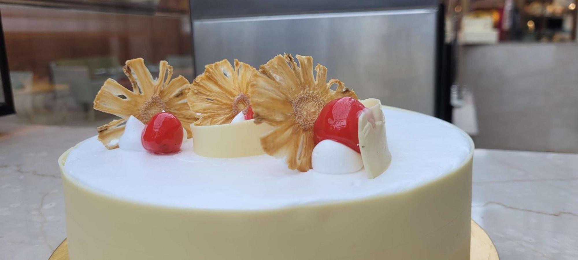 Radisson Blu Hotel, Greater Noida Extérieur photo A cake