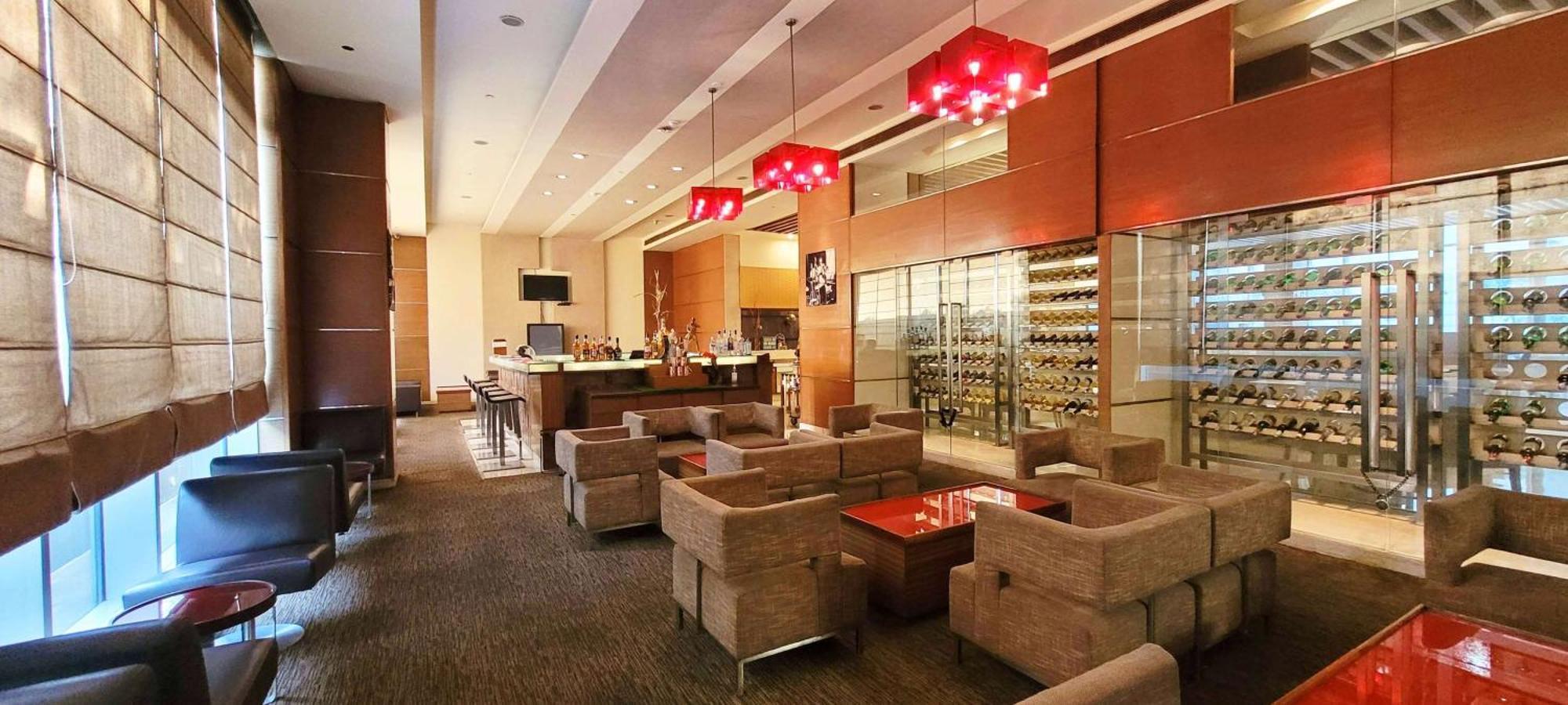 Radisson Blu Hotel, Greater Noida Extérieur photo The lounge at the airport