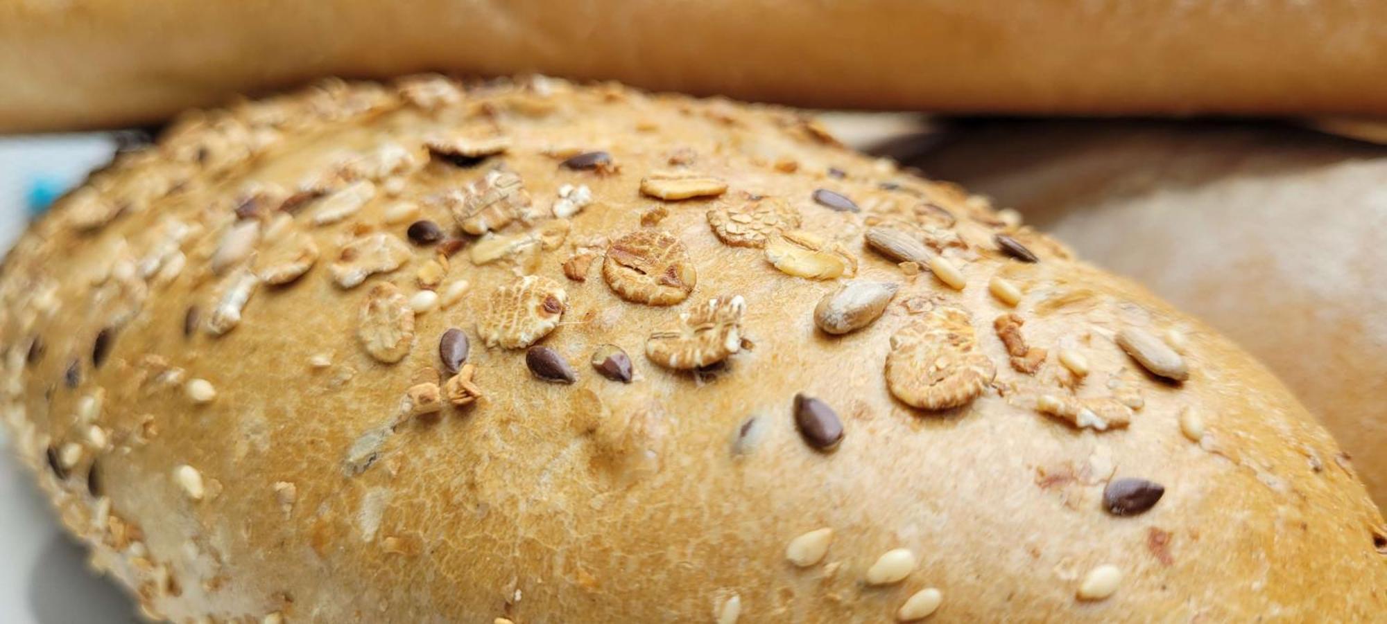Radisson Blu Hotel, Greater Noida Extérieur photo Sesame seeds on bread