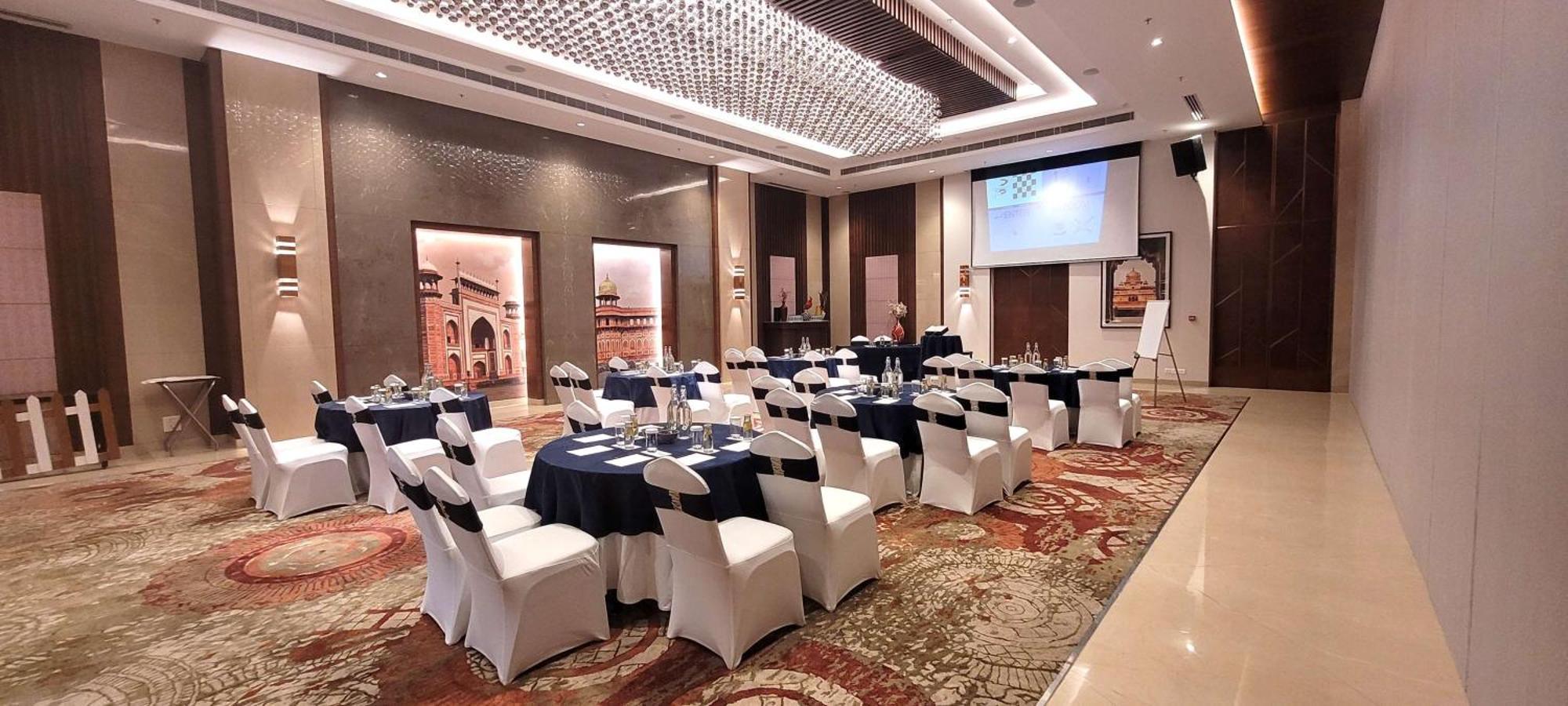 Radisson Blu Hotel, Greater Noida Extérieur photo The Taj Mahal Palace, Mumbai