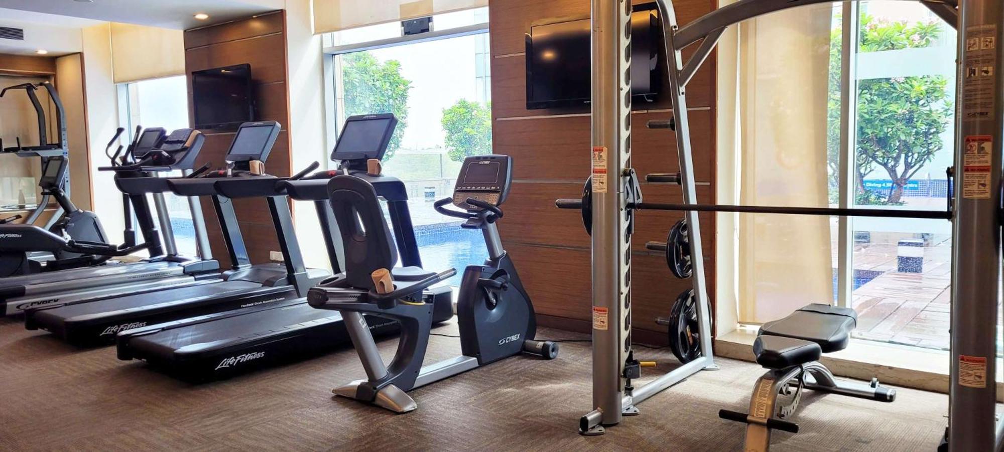 Radisson Blu Hotel, Greater Noida Extérieur photo A gym at a hotel