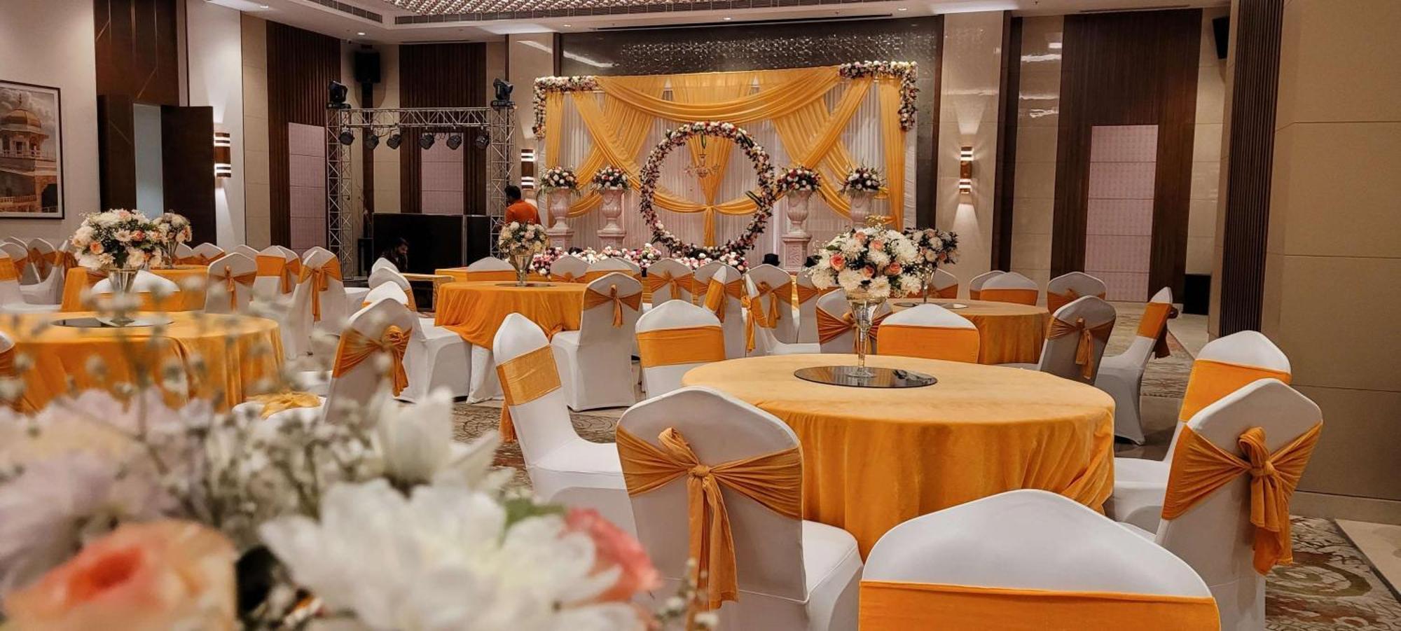 Radisson Blu Hotel, Greater Noida Extérieur photo A wedding reception at a hotel in India