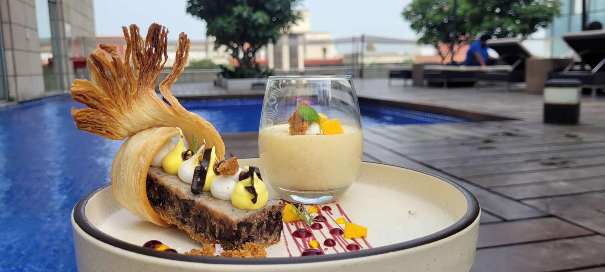 Radisson Blu Hotel, Greater Noida Extérieur photo A dessert at the restaurant