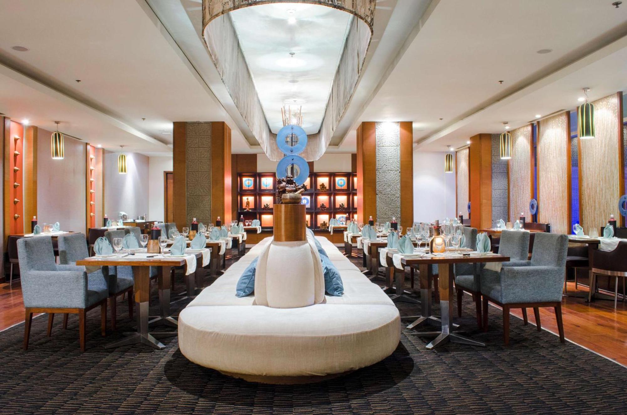 Radisson Blu Hotel, Greater Noida Extérieur photo The restaurant