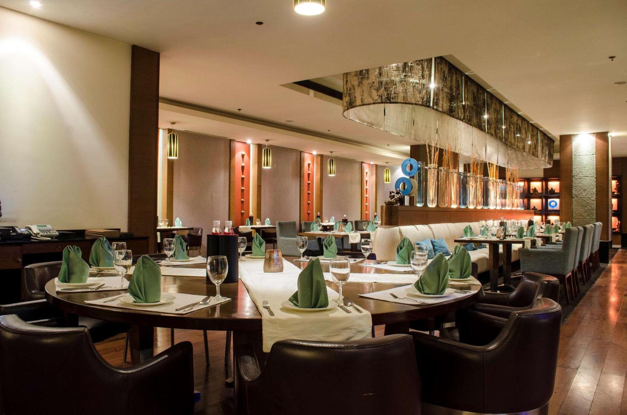 Radisson Blu Hotel, Greater Noida Extérieur photo The restaurant