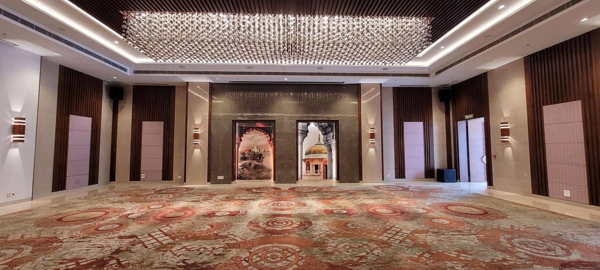 Radisson Blu Hotel, Greater Noida Extérieur photo The lobby of the hotel