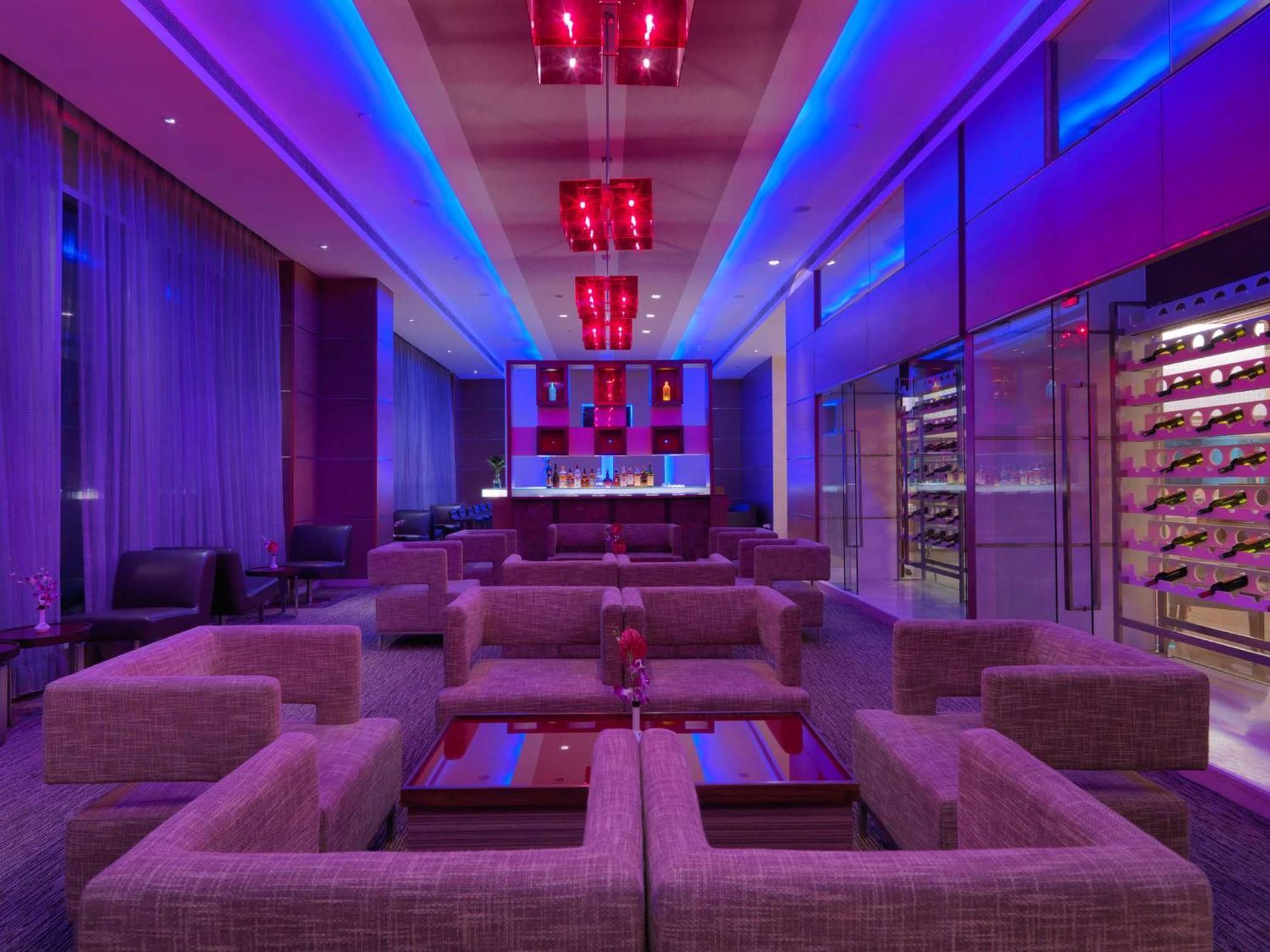 Radisson Blu Hotel, Greater Noida Extérieur photo The bar at the 101 lounge