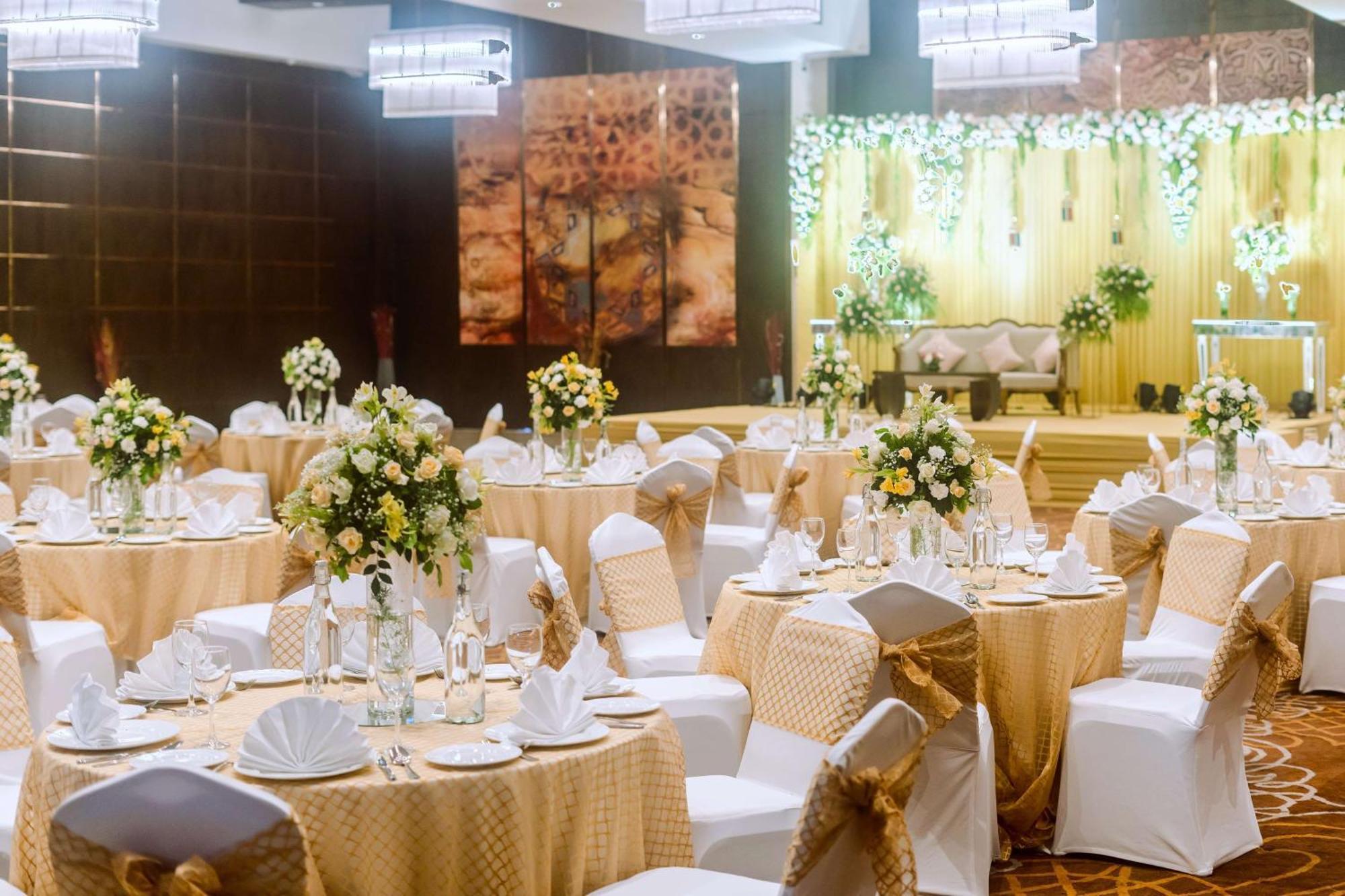 Radisson Blu Hotel, Greater Noida Extérieur photo The Grand Ballroom