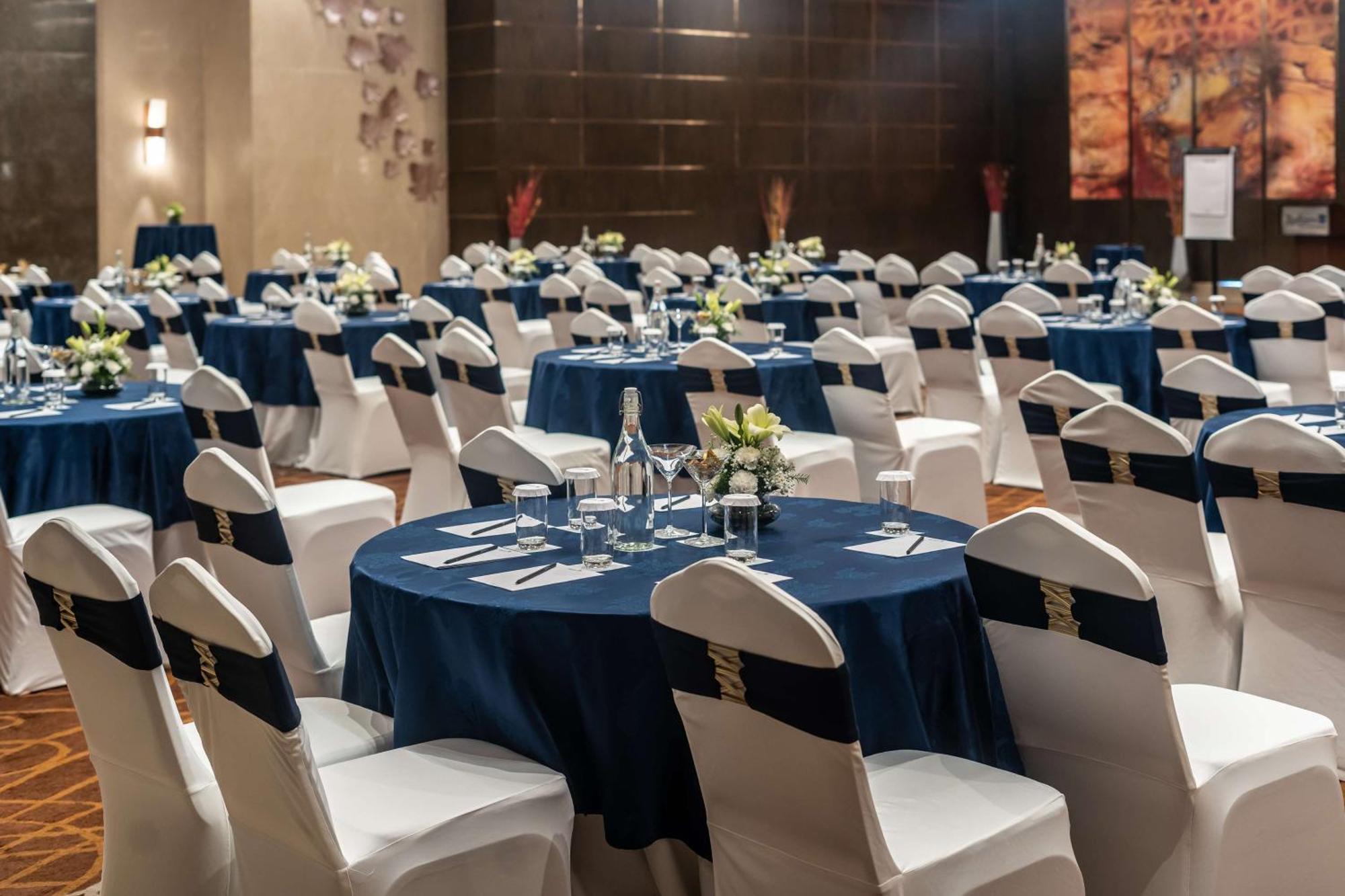 Radisson Blu Hotel, Greater Noida Extérieur photo The Grand Ballroom