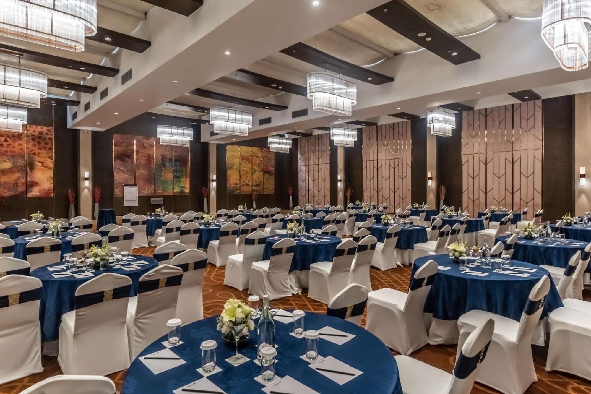 Radisson Blu Hotel, Greater Noida Extérieur photo The Grand Ballroom