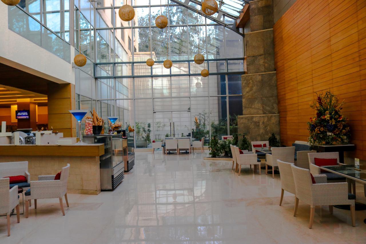 Radisson Blu Hotel, Greater Noida Extérieur photo The interior of the airport