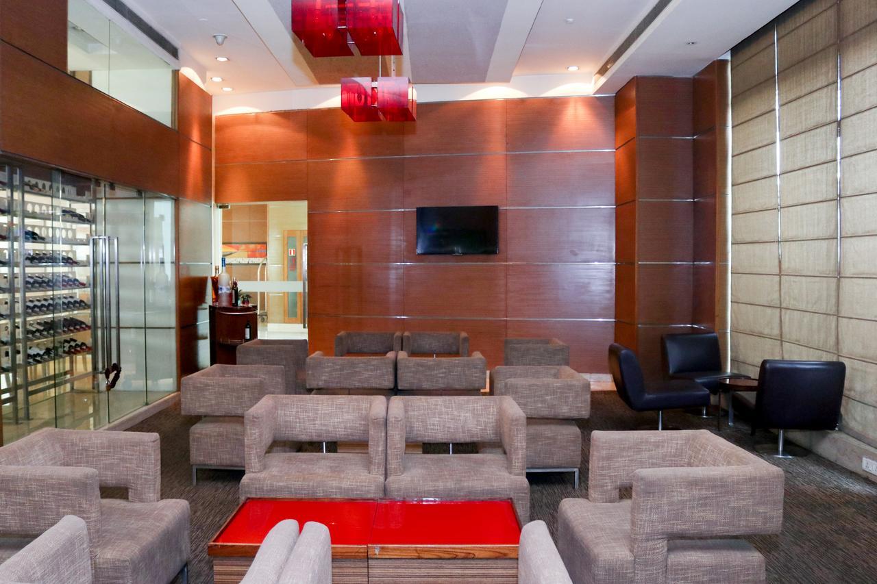 Radisson Blu Hotel, Greater Noida Extérieur photo The lounge at the airport